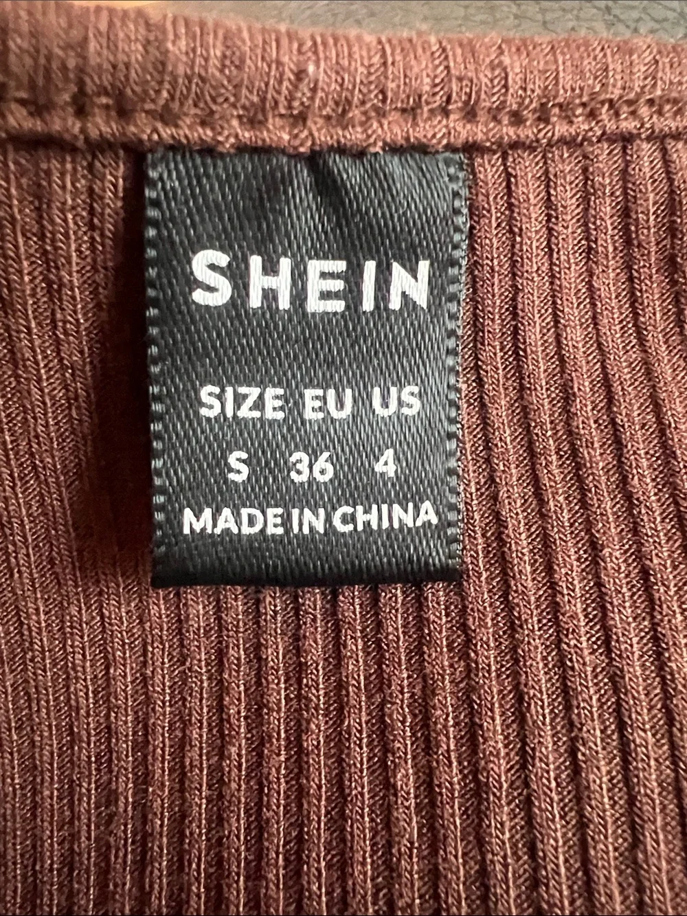 Brown Ribbed V-Neck Crop Top - Picture 4 of 4